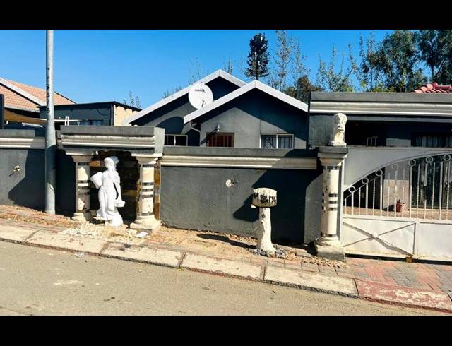 3 BEDROOM PROPERTY TO RENT IN COSMO CITY